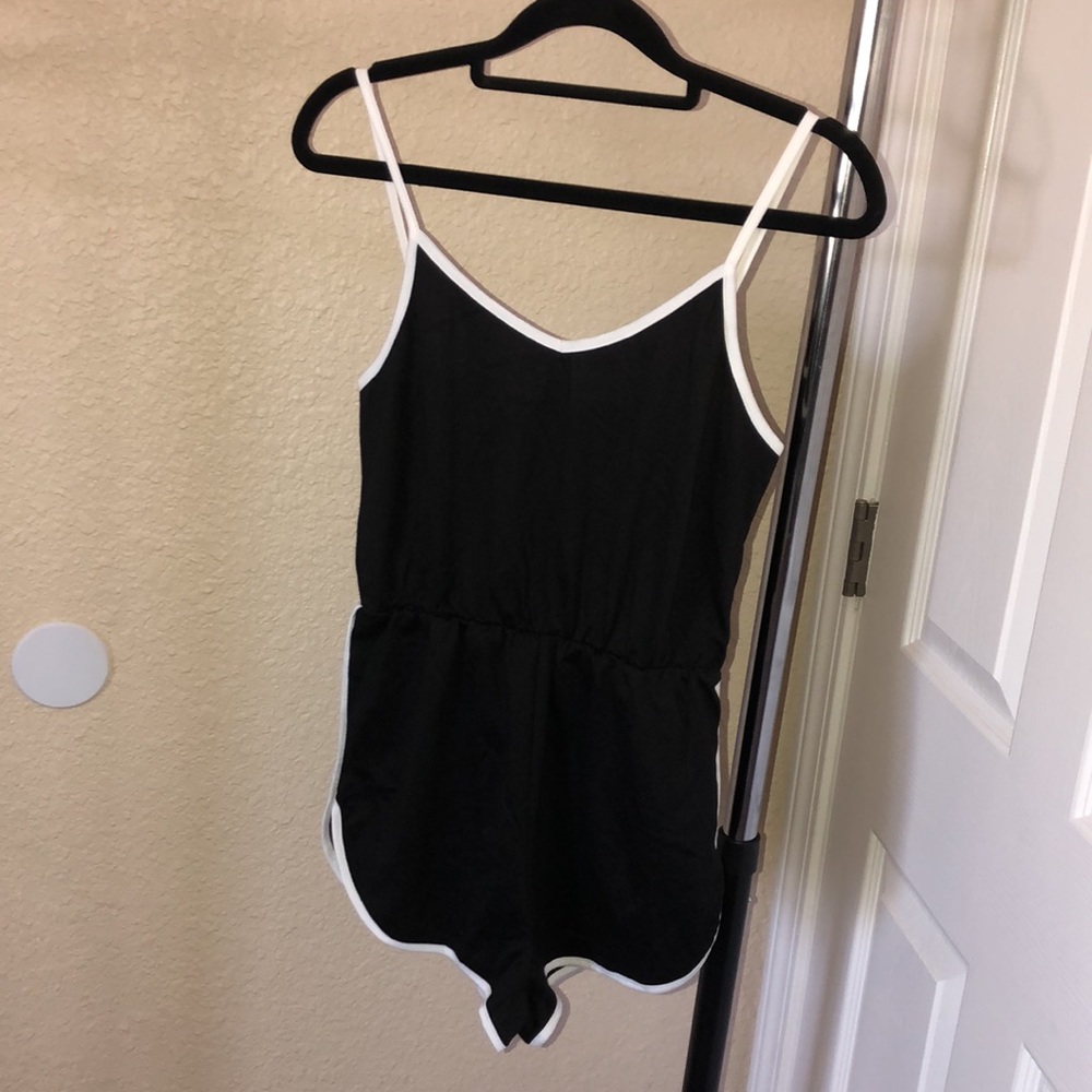 -Boutique- Shorts Romper - Picture 11 of 17